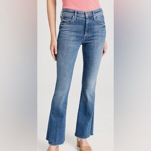 MOTHER - Lil' Mother Lil' Weekender Fray in Groovy Kind Of Love Wash - Size 29